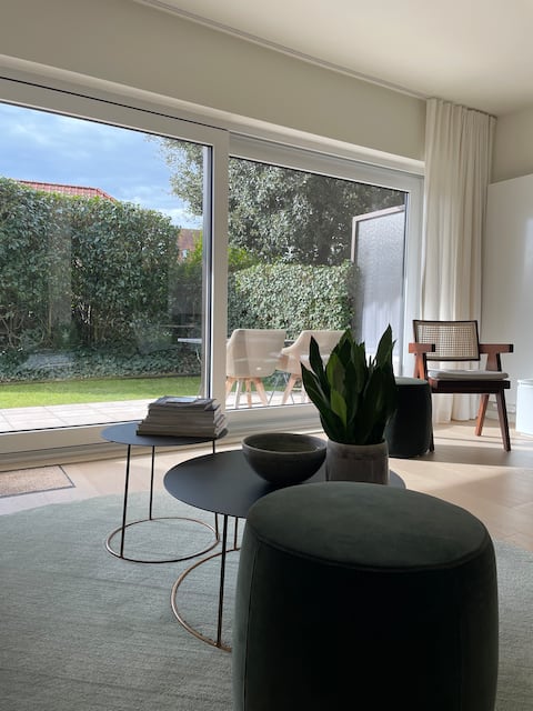 Top performing Airbnb: Garden suite + Private Parking + bicycle shed in Knokke Heist