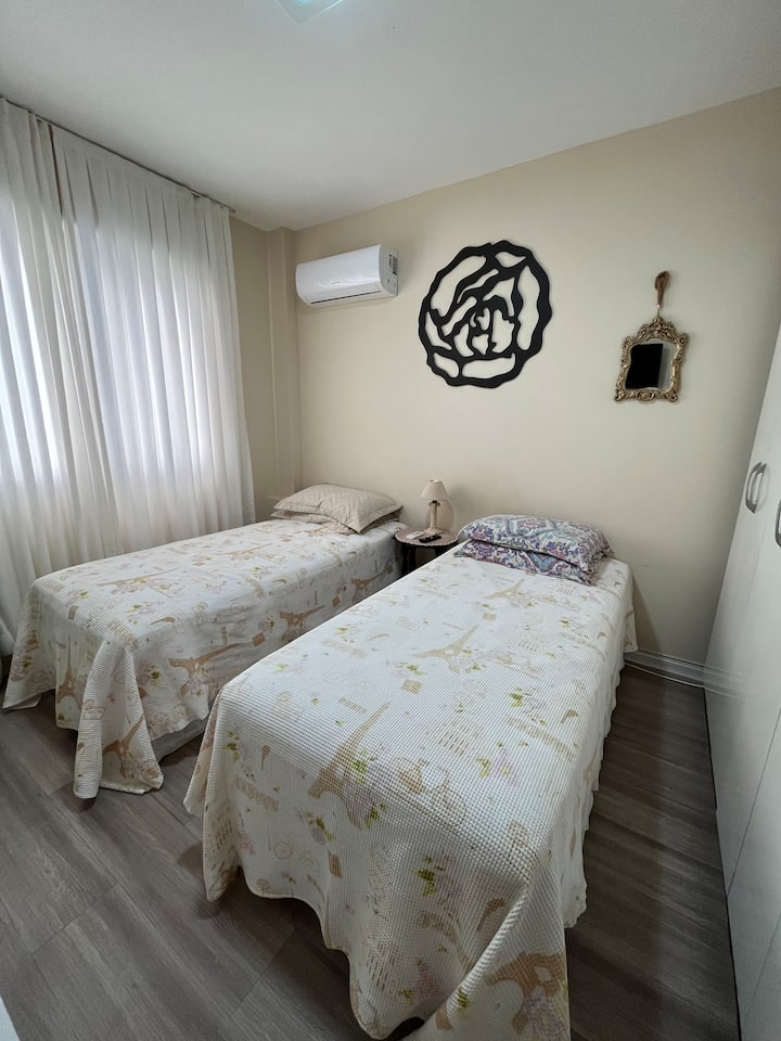 Dhomë e disponueshme me dy krevate tek ose dopio