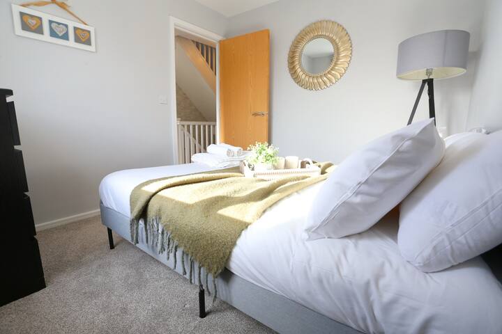 Luxurious Family Home 10 mins to City Centre gallery image 3