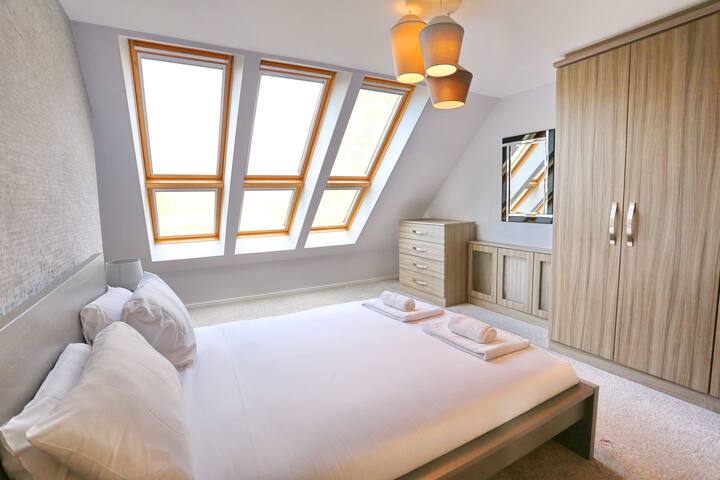 Luxurious Family Home 10 mins to City Centre gallery image 5