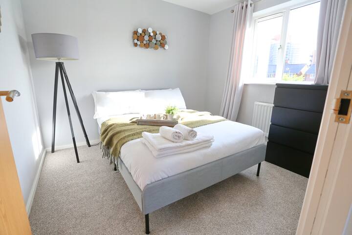 Luxurious Family Home 10 mins to City Centre gallery image 4