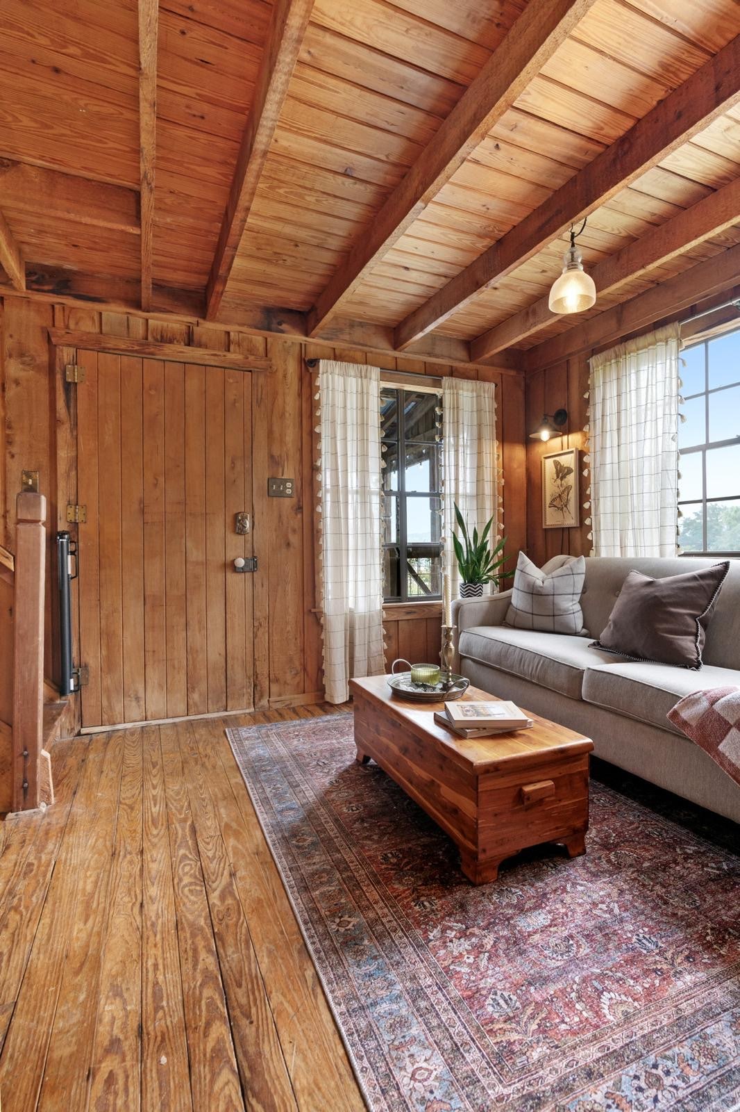 Top performing Airbnb: Come Enjoy Our Pool, Boat Dock and Cozy Cabin in Hudson Bend