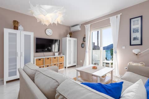 Successful Airbnb property: Lula la land, 4 adults or a family in Herceg Novi