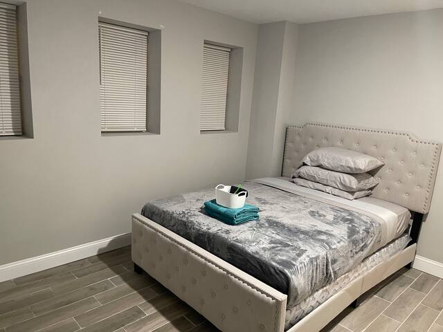 Luxury 2 bedroom near Airport gallery image 2