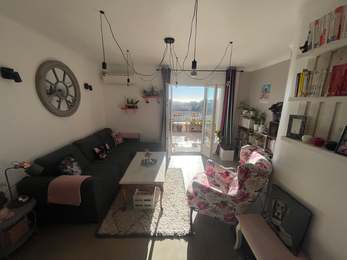 Airbnb performant: Charming apartment, terrace with sea view. à Grasse