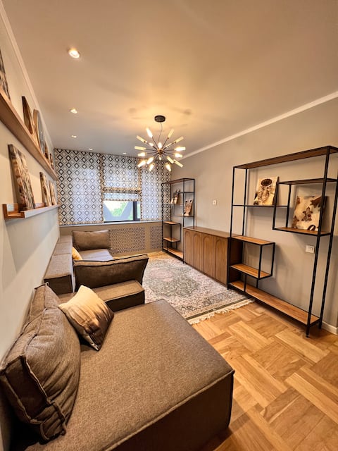 Spacious central apartment near Mirabad avenue