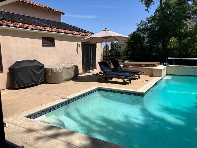 4-5 bedrm, 4-5 bath luxury home with pool, hot tub gallery image 3