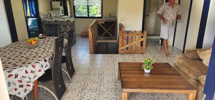 Pineapple House - 東加