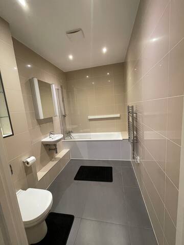 Remarkable 2-BedApartment London gallery image 5