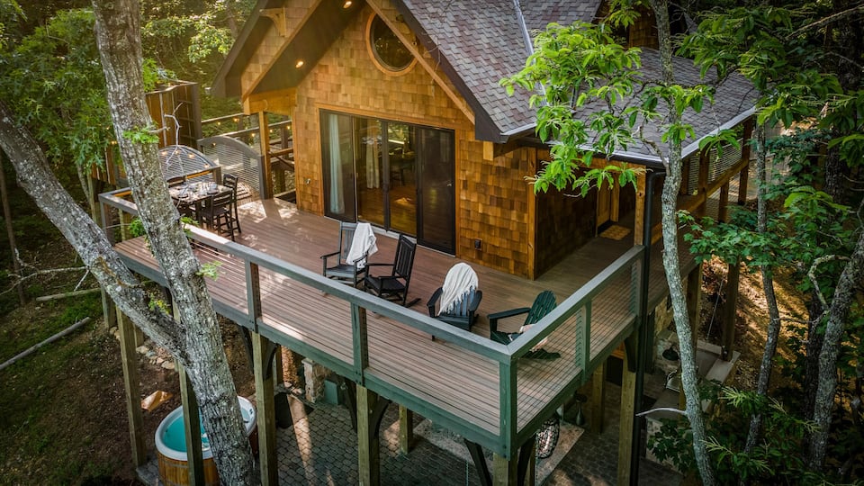 The Smoky Mountain Treehouse, Tallassee, Tennessee, United States, photo 1 of 10