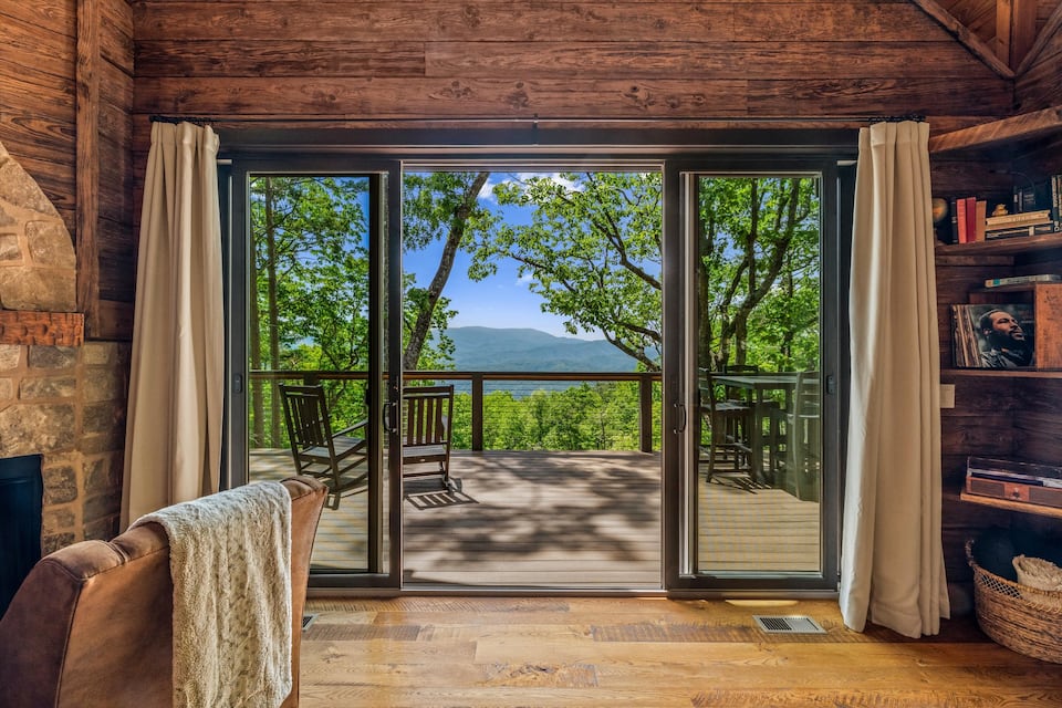 The Smoky Mountain Treehouse, Tallassee, Tennessee, United States, photo 7 of 10