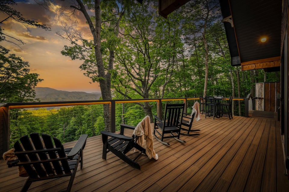 The Smoky Mountain Treehouse, Tallassee, Tennessee, United States, photo 4 of 10