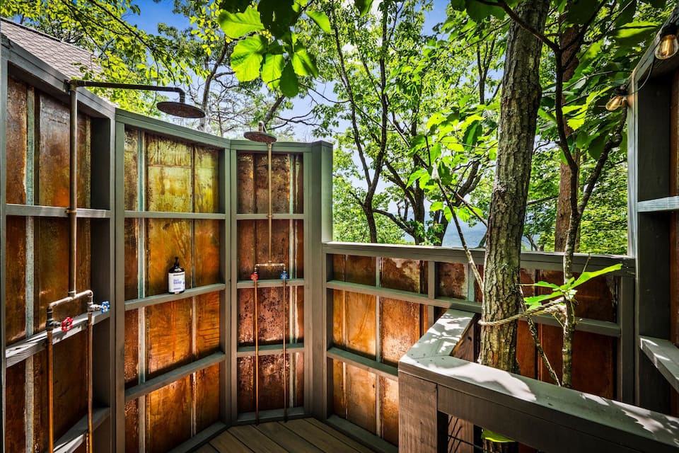The Smoky Mountain Treehouse, Tallassee, Tennessee, United States, photo 2 of 10