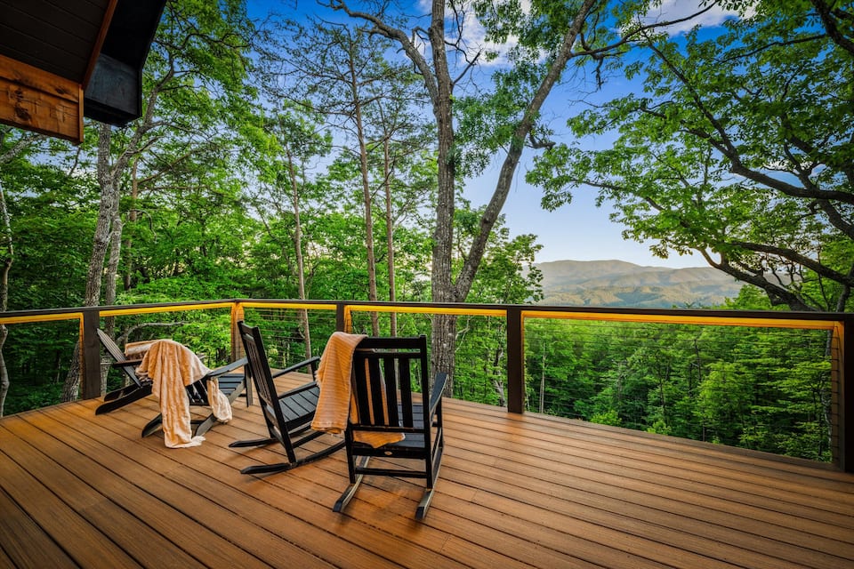 The Smoky Mountain Treehouse, Tallassee, Tennessee, United States, photo 9 of 10