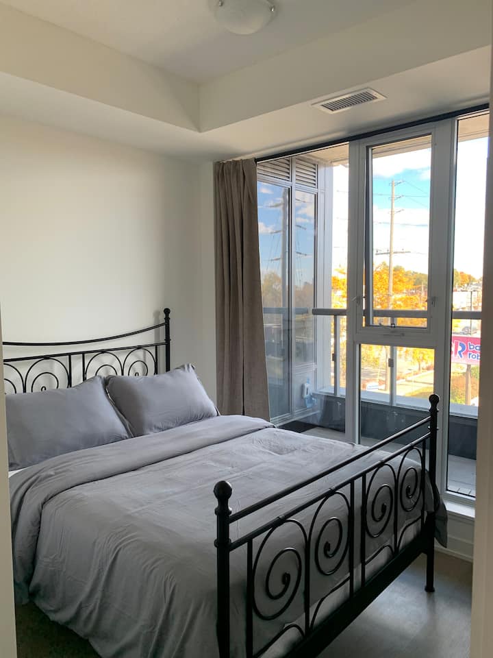 Cozy Queensway Condo 2bd 2 bath Apartments for Rent in Toronto