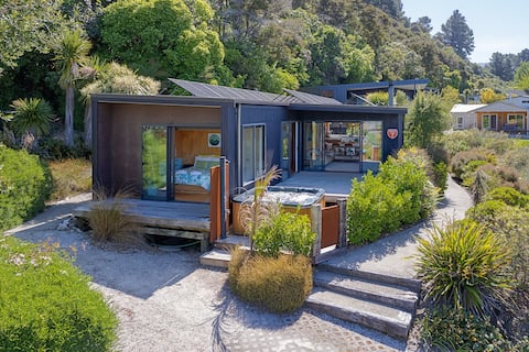 Bach7 by the Sea - Spa Pool, Views, Walk to Beach!