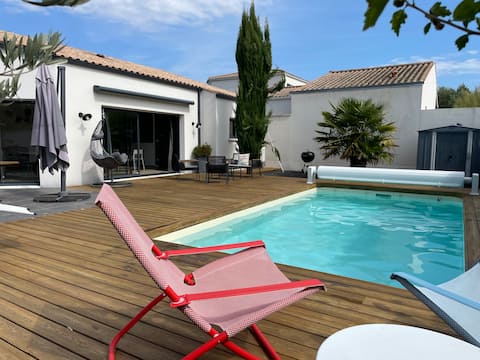 House between land and sea with heated pool