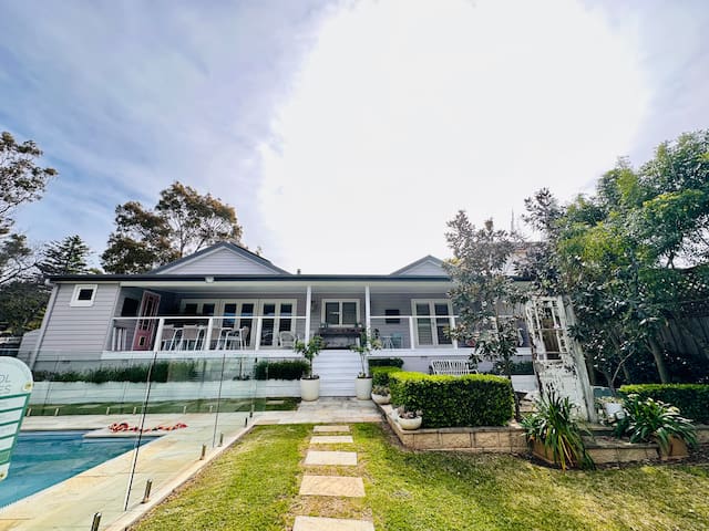 Charming country cottage gallery image 2