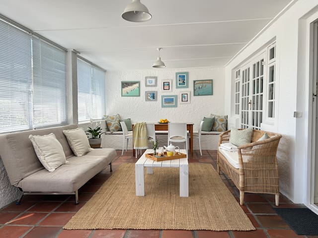 Serenity Blue House in Bakoven