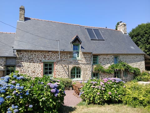 Charming cottage in a Breton farmhouse