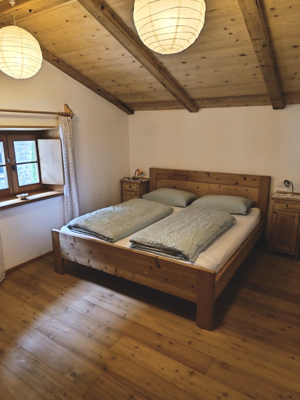 Голем брачен кревет (широк 110-124 см) 