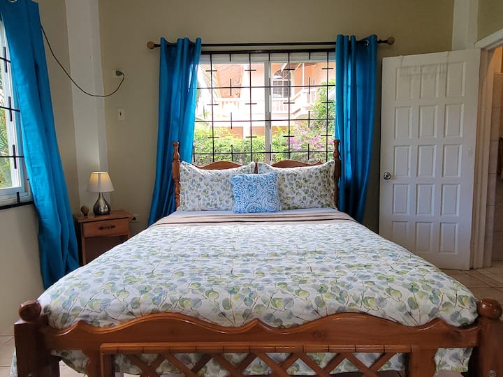 Queen Bedroom downstairs