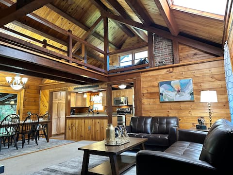Forest Tree Log Cabin- Middletwn