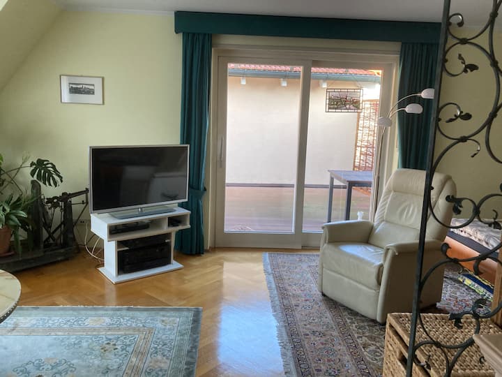 נוף לכיוון מרפסת הגג מהסלון/ חדר השינה