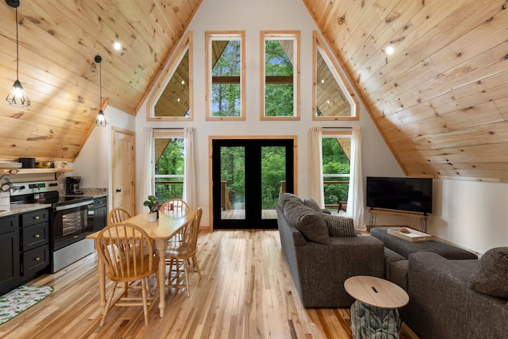 Get Cozy At “Once Upon A Pine” In Ocoee, Tn. - Ocoee, TN