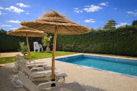 Villa with heated pool, foosball, pétanque, ping-pong