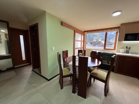Centrally located, quiet, quiet, excellent view.