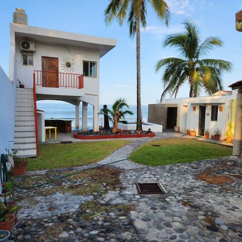 Beachbum Bungalow! On the beach!