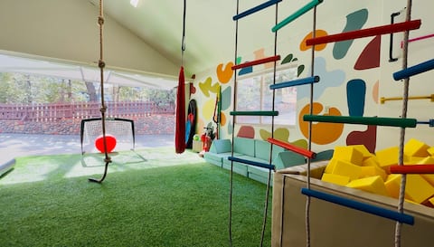 The Fox Den|Large Entertaining Cabin For Families