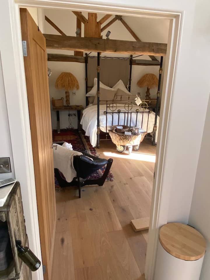 The Granary Loft
One Bedroom, Sleeps 2 People. - Brighton, UK
