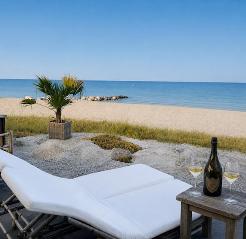 Heavenly beach house [directly on the sand]