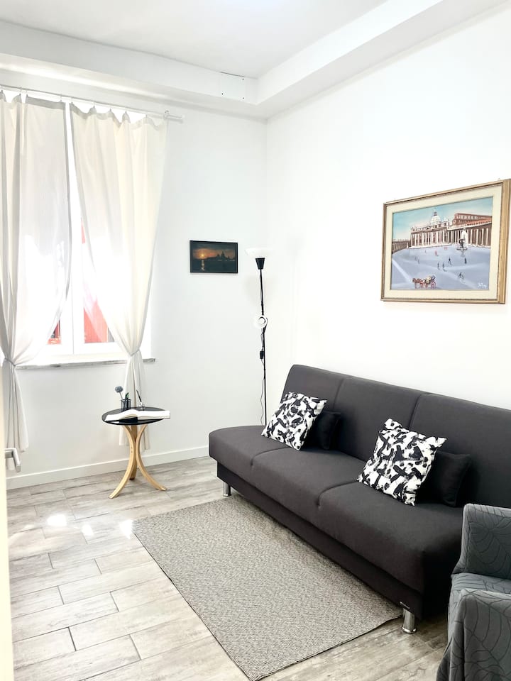 Salon 
Canapé-lit 1 place ( sur demande au moment de la réservation  -  payant 50 € par nuit ).