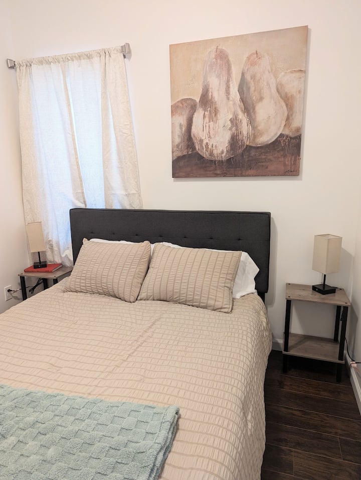 เตียงควีนไซส์ (Queen Bed