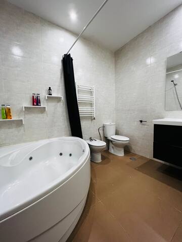 Lovely House in Gran Via • Friends & Families gallery image 3