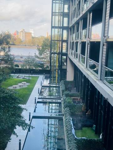 Thames Riverview 2 bed 2bath luxury Apt Zone 1 BPS gallery image 3