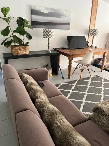 Large 3 bedroom house with pool gallery image 5