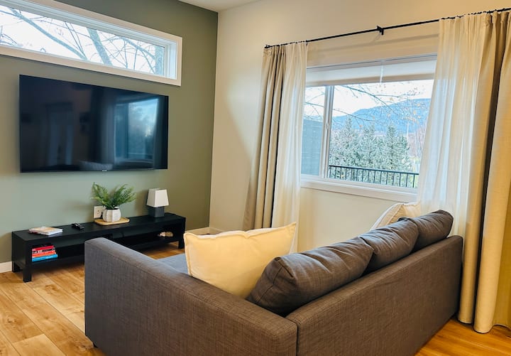 2 Bdrm Guest House By Kings Park Soec Beach Eatery - Penticton