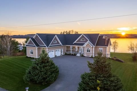 Big Sky Lodge Sunset Suite on Long Lake Madawaska