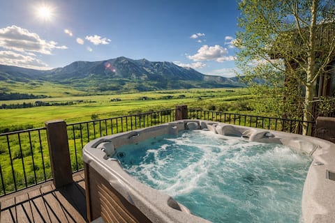 New! Home on 15 Acres with Hot Tub + Amazing Views