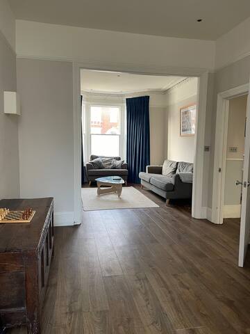 Modern House In Battersea, SW11 gallery image 3