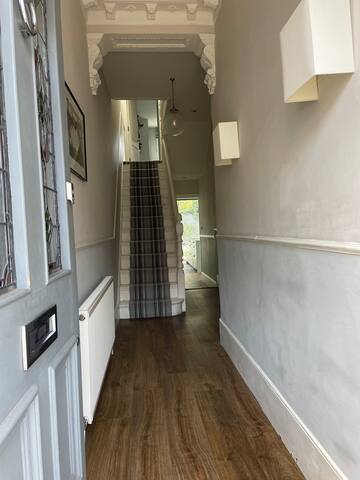 Modern House In Battersea, SW11 gallery image 5