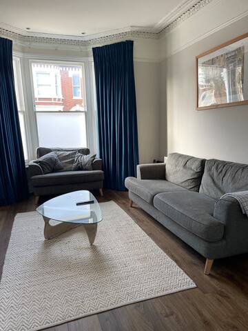 Modern House In Battersea, SW11 gallery image 4