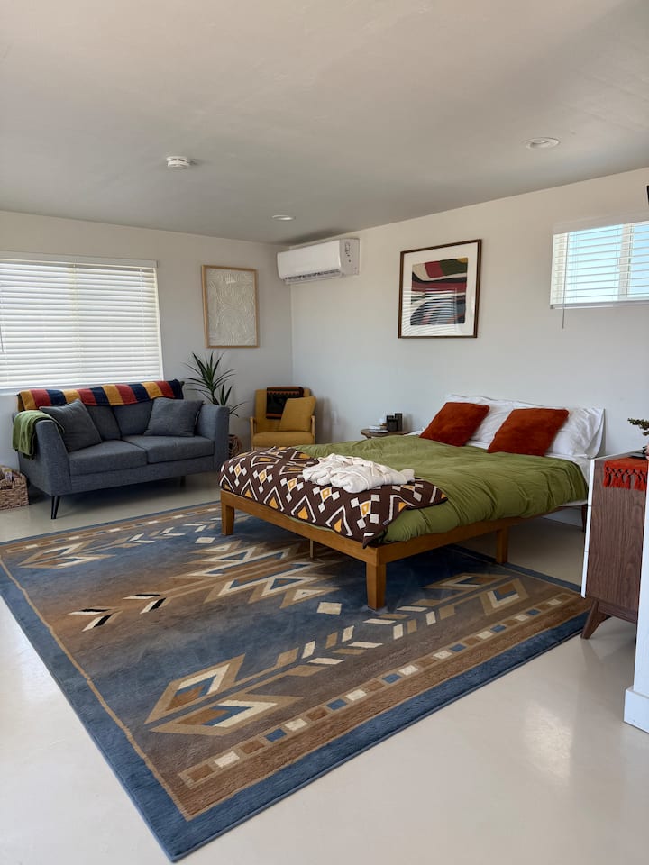 Ideal Couple’s Escape! Secluded, Hottub, Firepit! - Twentynine Palms, CA