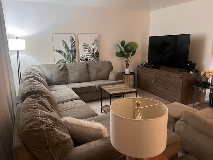 Quiant House In Simi Valley - Simi Valley