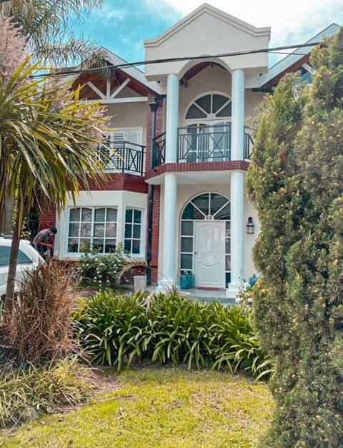 Hermosa casa en country club
