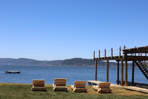 Spacious house with exclusive access to the lake